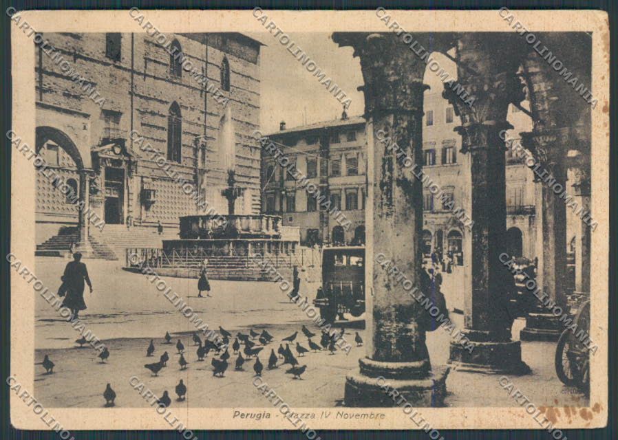 Perugia città Piazza IV Novembre cartolina BB8948 – fronte