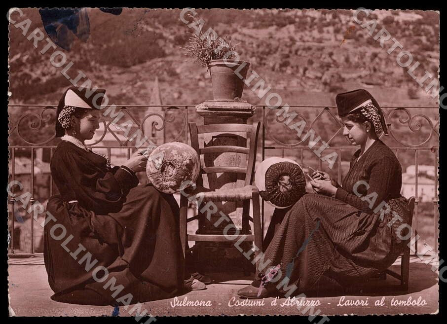 L'Aquila Sulmona Costumi Abruzzo Lavori tombolo MACCHIE FG Foto cartolina GM0730 – fronte