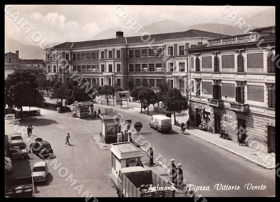 L'Aquila Sulmona Piazza Vittorio Veneto Auto Moto FG Foto cartolina GM0733 – fronte