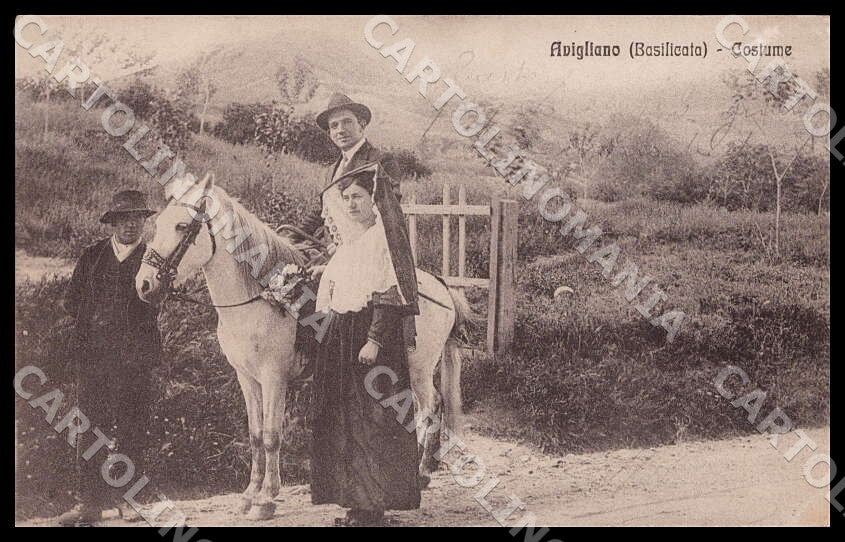 Potenza Avigliano Costume Costumi Cavallo PIEGHINA RIFILATA cartolina GM1169 – fronte