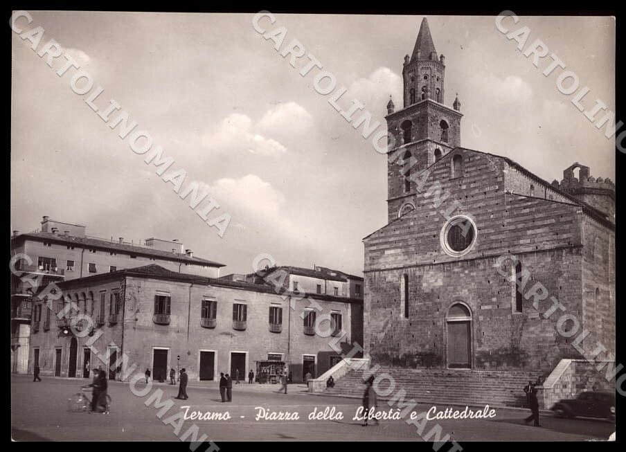 Teramo Città Piazza Libertà Cattedrale Alterocca Auto FG Foto cartolina GM1509 - fronte