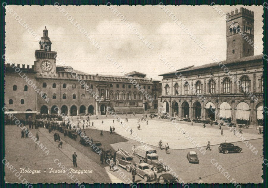 Bologna Città Piazza Maggiore Auto FG cartolina HB4717 – fronte