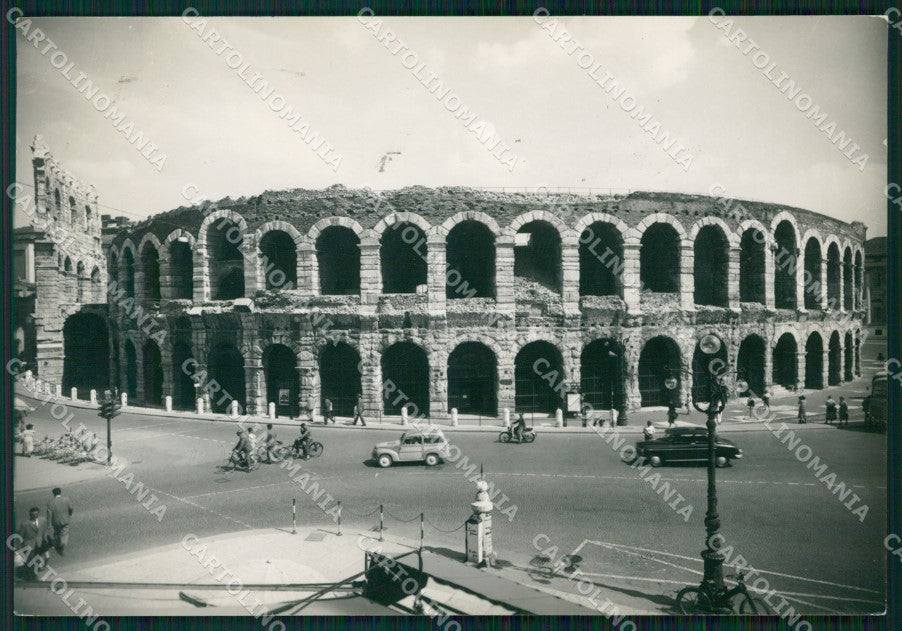 Verona Città Anfiteatro Auto FG Foto cartolina HB4940 – fronte