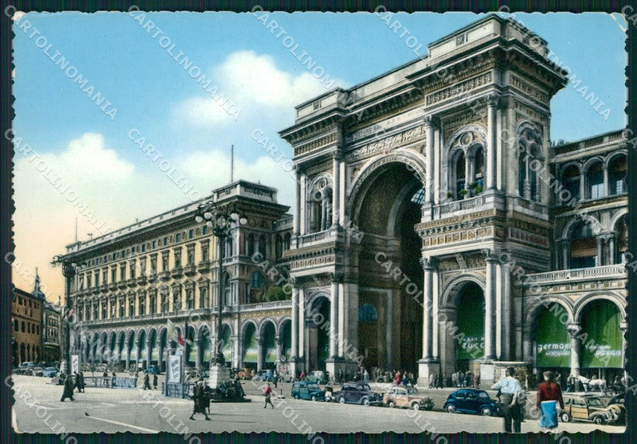 Milano Città Galleria Vittorio Emanuele Auto FG Foto cartolina HB4950 – fronte