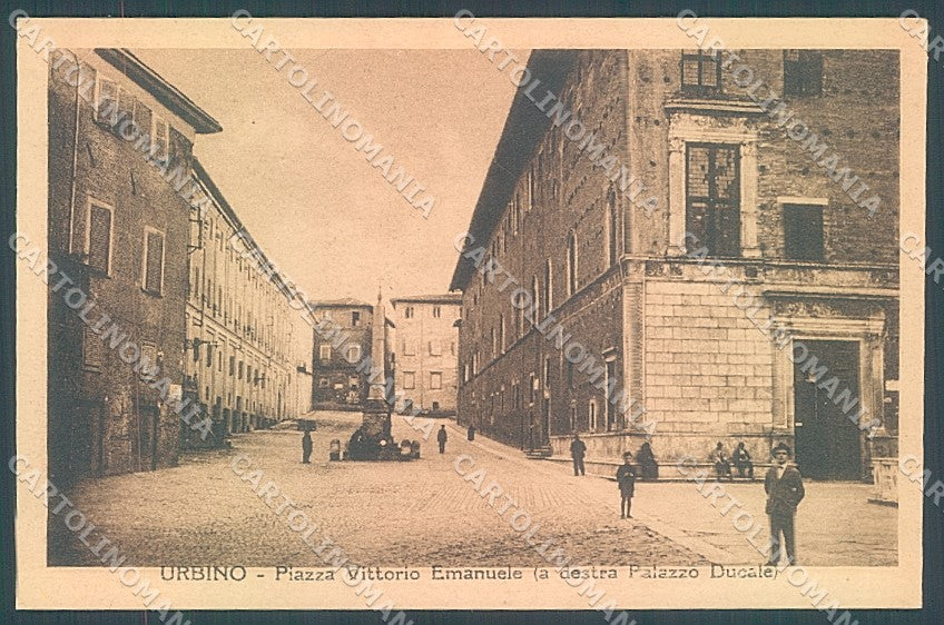 Urbino Città Piazza Vittorio Emanuele cartolina JK5528 – fronte