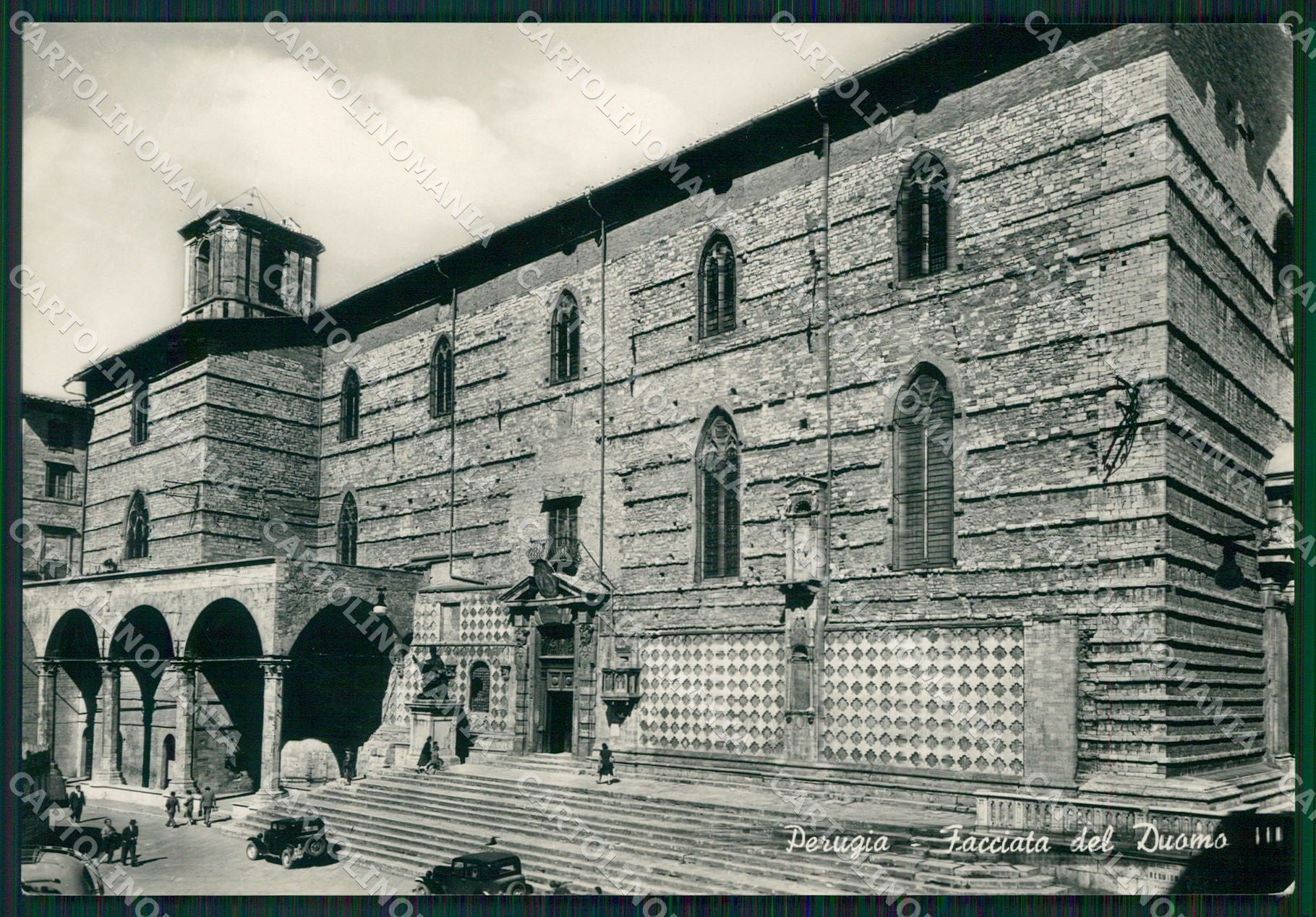 Perugia Città Duomo Auto FG Foto cartolina KB4656 – fronte