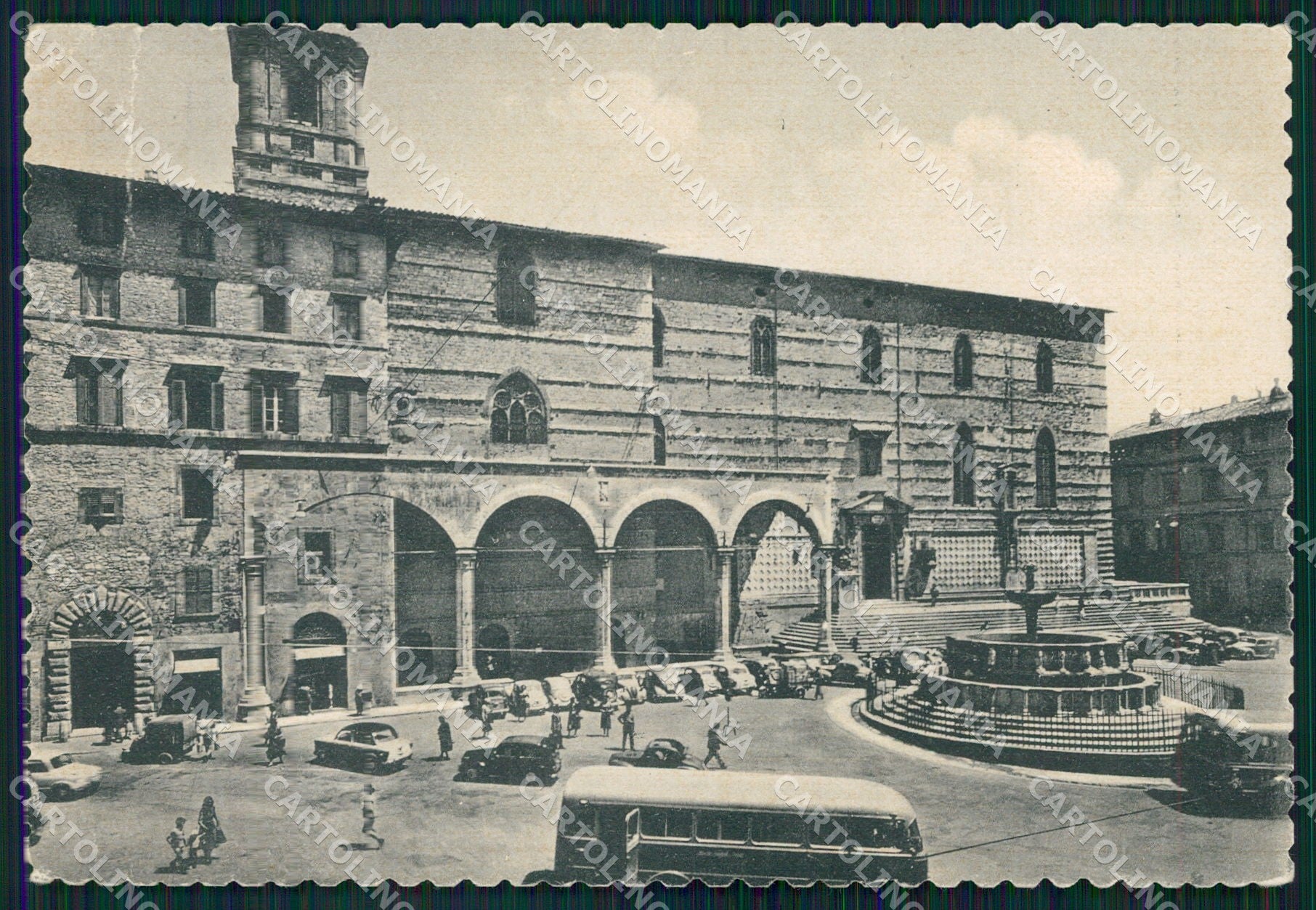 Perugia Città Corriera Auto PIEGA FG cartolina KB4658 – fronte
