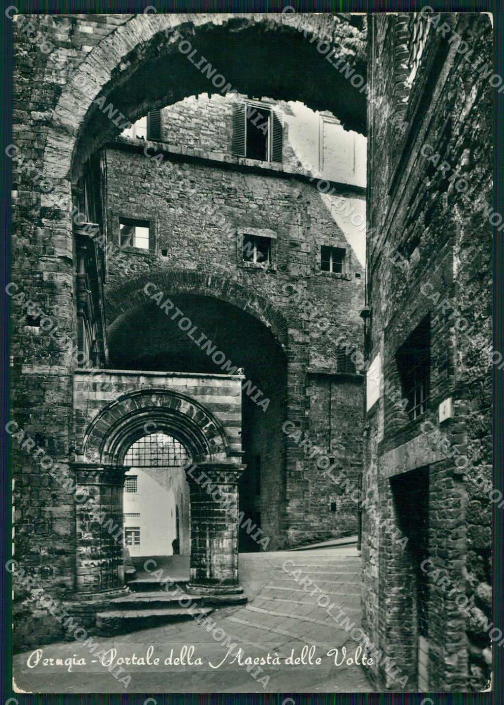 Perugia Città Portale della Maestà delle Porte FG Foto cartolina KB4702 – fronte