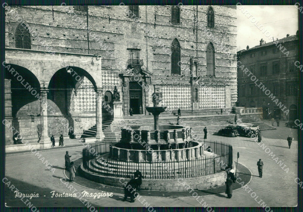 Perugia Città Fontana Maggiore Auto FG Foto cartolina KB4709 – fronte