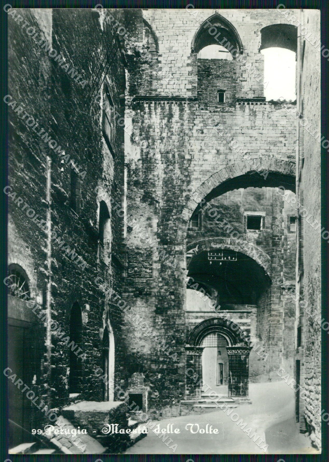 Perugia Città Maestà delle Volte PIEGATA FG Foto cartolina KB4717 – fronte