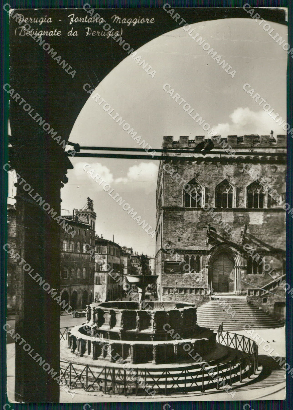Perugia Città Fontana Maggiore PIEGA FG Foto cartolina KB4726 – fronte