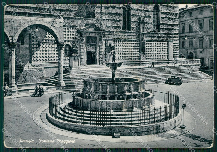 Perugia Città Fontana Maggiore PIEGA PIEGHINA FG Foto cartolina KB5239 – fronte