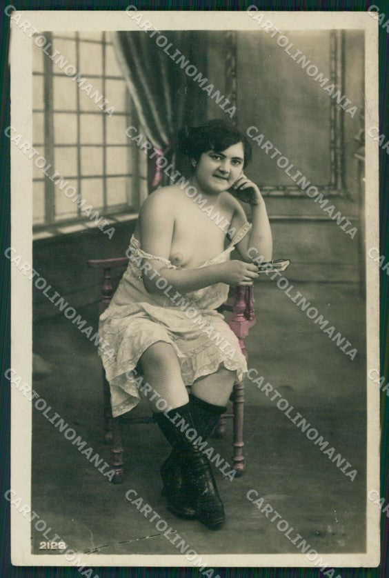 French Risque Nude Lady CREASE Real Photo postcard KS6402 – fronte