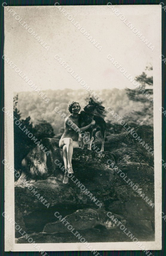 Biederer Risque Nude Lady Open Air WHITE BACK Dog Real Photo postcard KS6732 – fronte