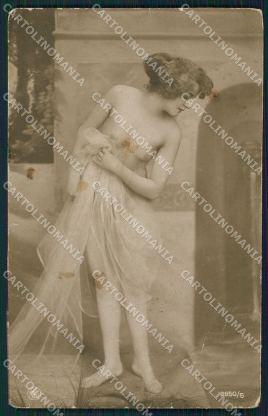 Risque Nude Lady NPG LITTLE CREASES SPOT Real Photo postcard KS6750 – fronte
