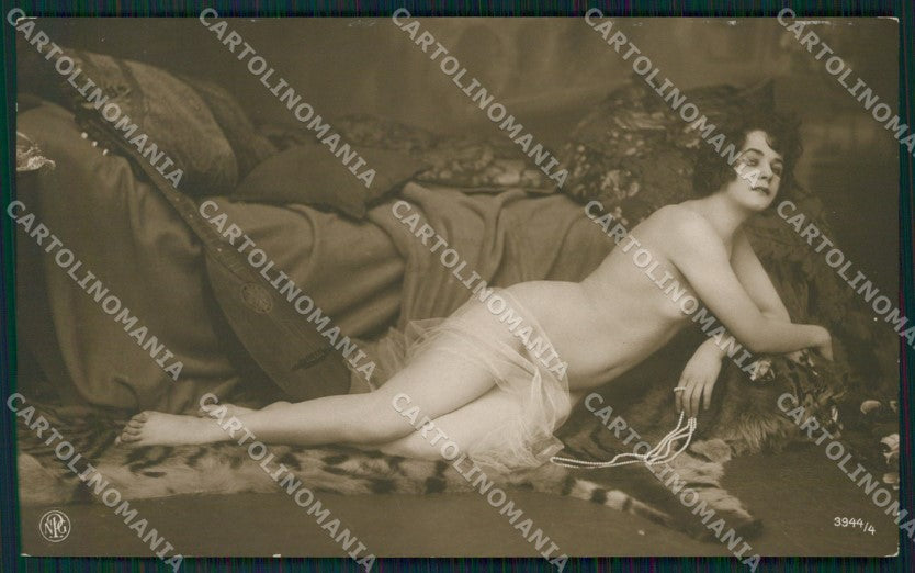 Risque Nude Lady NPG Real Photo postcard KS6752 – fronte