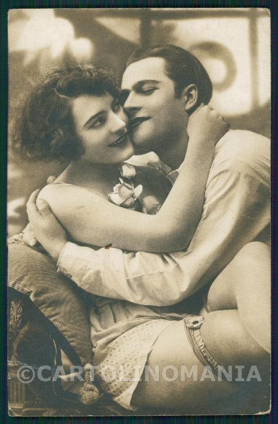 Risque Nude Lady WHITE BACK CREASES Real Photo postcard KS7603 – fronte