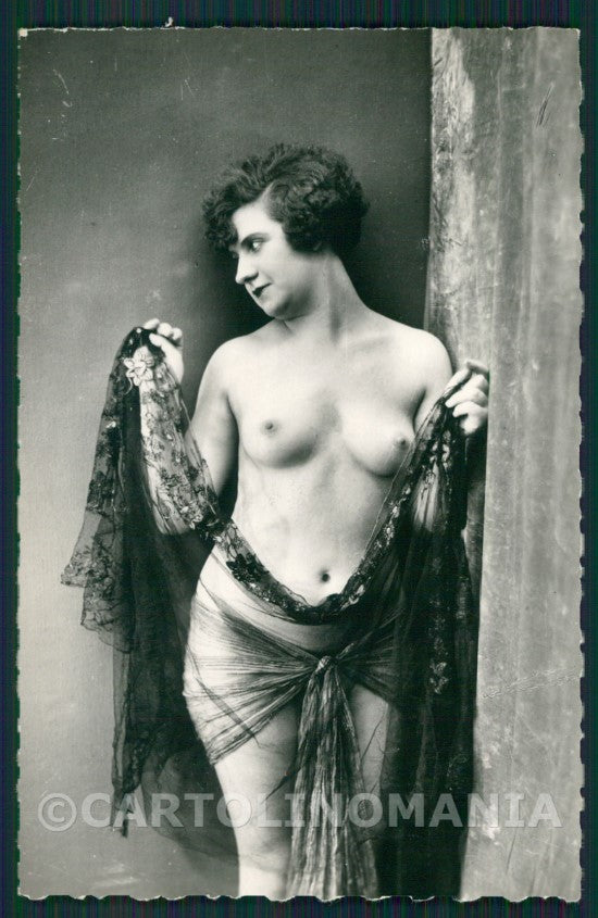 Risque Nude Lady WHITE BACK Real Photo postcard KS7605 – fronte