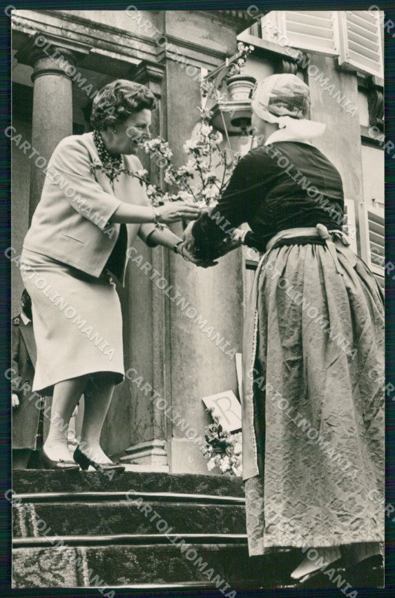 Royalty Netherlands Holland Koningin Juliana TRIMMED RPPC postcard KS9607 – fronte