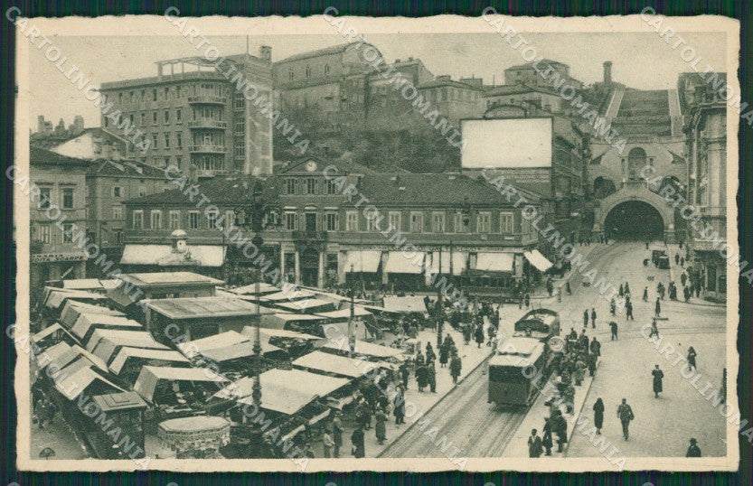 Trieste Città Mercato Tram PIEGA cartolina KV6445 – fronte