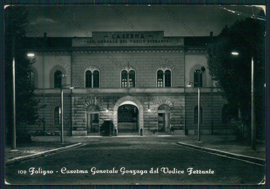 Perugia Foligno Caserma PIEGHE Foto FG cartolina KV8238 – fronte