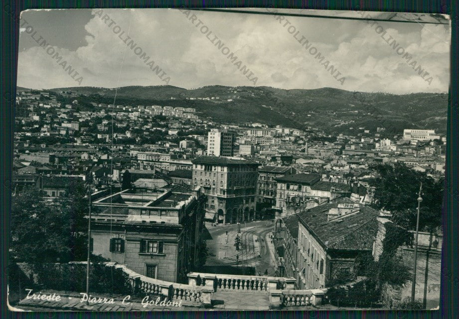 Trieste Città PIEGATA Foto FG cartolina KV8300 – fronte