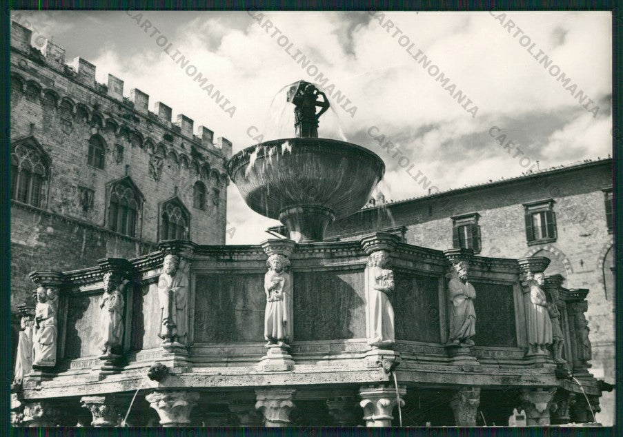 Perugia Città Fontana Foto FG cartolina KV8504 – fronte