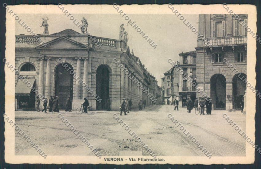 Verona città Via Filarmonico PIEGHINE cartolina MQ2451 – fronte