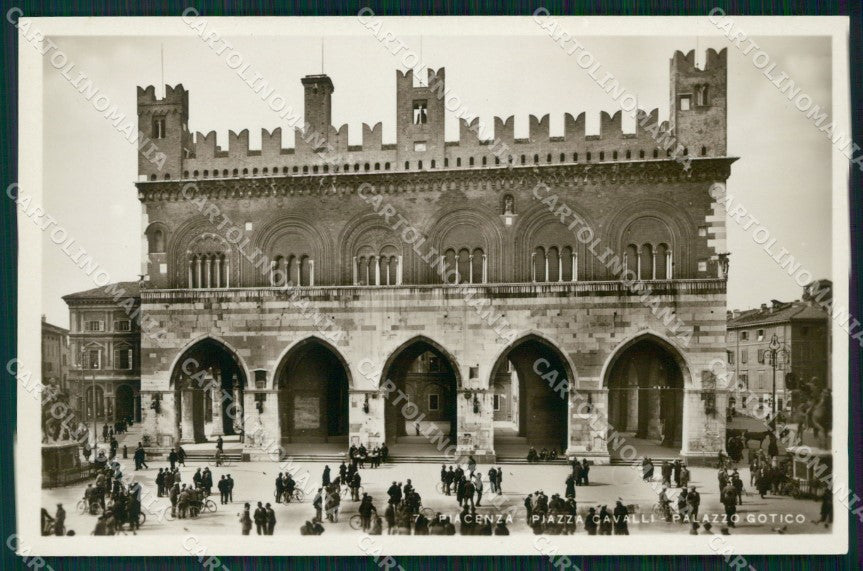 Piacenza città Piazza Cavalli Foto cartolina MT1471 – fronte