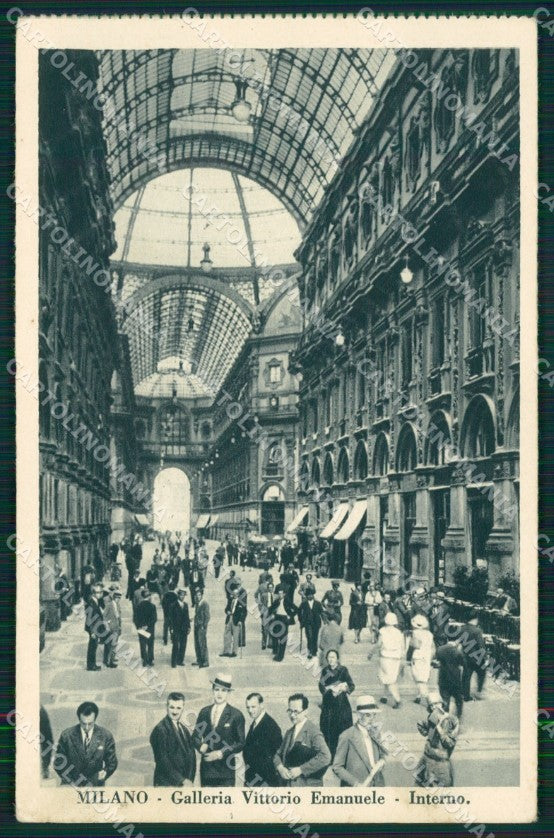 Milano città Galleria Vittorio Emanuele PIEGATA cartolina MT2051 – fronte