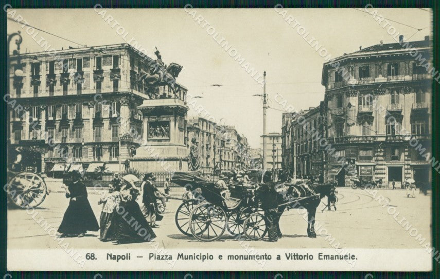 Napoli città Piazza Municipio Carrozze Foto cartolina MT2526 – fronte