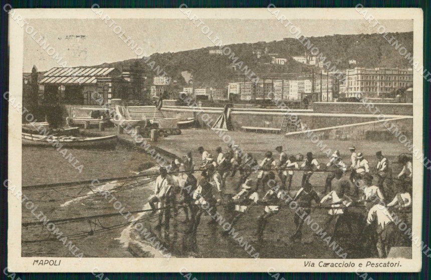 Napoli Città Via Caracciolo Pescatori PIEGHINA cartolina MX4612 – fronte