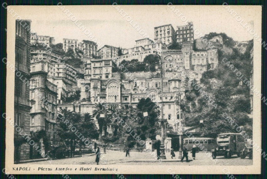 Napoli Città Piazza Amedeo Corriera Hotel Bertolini cartolina MX5856 – fronte