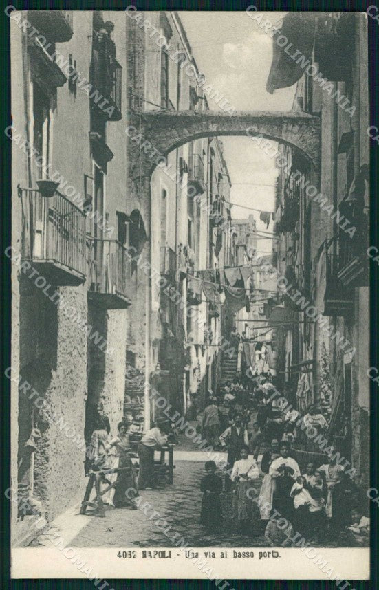 Napoli Città Vico Basso Porto cartolina MX6112 – fronte