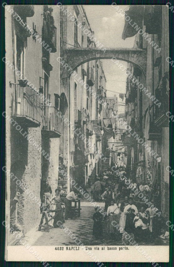 Napoli Città Via Basso Porto cartolina MX6133 – fronte