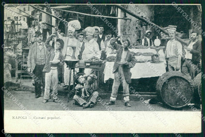 Napoli Città Costumi Mangia Maccheroni PIEGHINA cartolina MX6823 – fronte