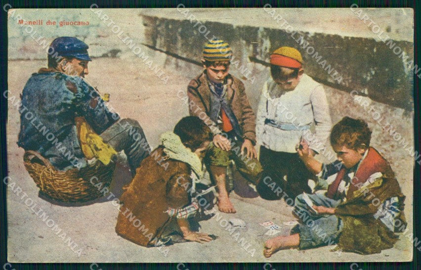 Napoli Città Tipi Napoletani Monelli che Giocano Playing cards cartolina MX6850 – fronte
