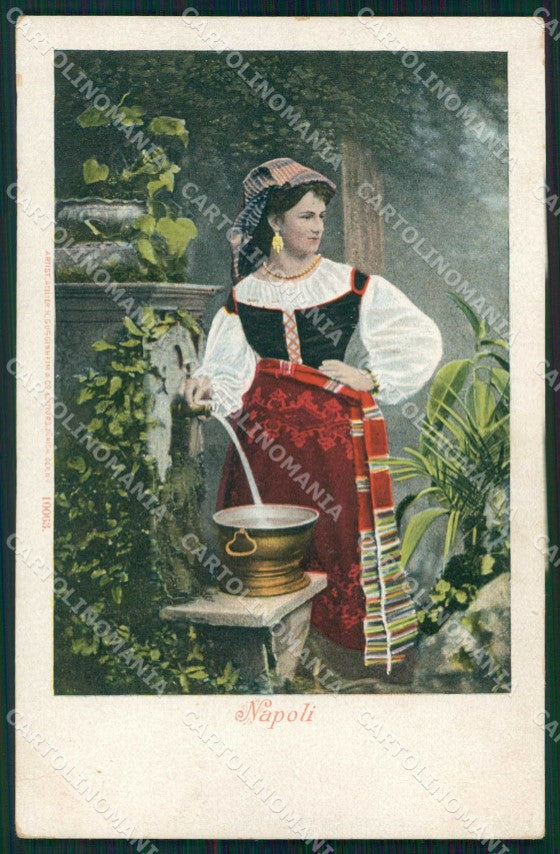 Napoli Città Tipi Napoletani Donna Fontana cartolina MX7536 – fronte