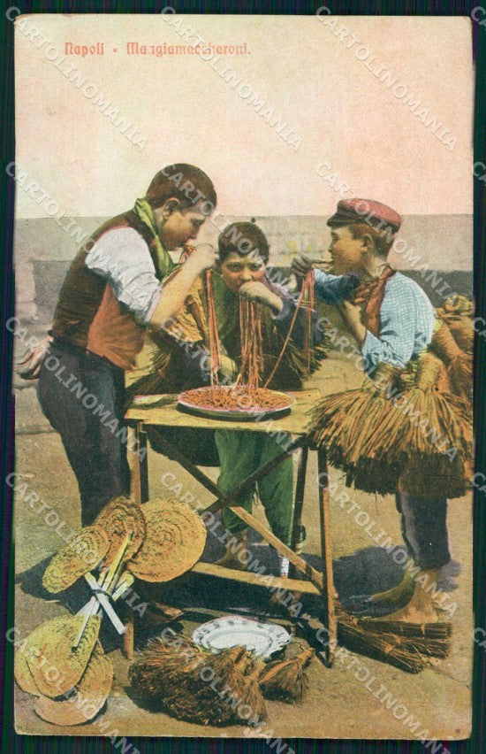 Napoli Città Costumi Mangia Maccheroni Venditori Scope cartolina MX7712 – fronte