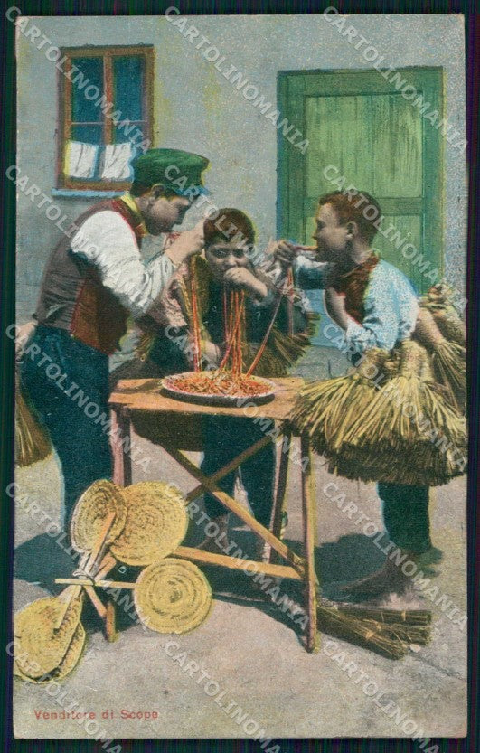 Napoli Città Costumi Mangia Maccheroni Venditori Scope cartolina MX7714 – fronte