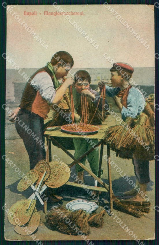 Napoli Città Costumi Mangia Maccheroni PIEGHINE cartolina MX7717 – fronte