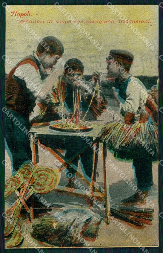 Napoli Città Costumi Mangia Maccheroni Venditori Scope cartolina MX7720 – fronte