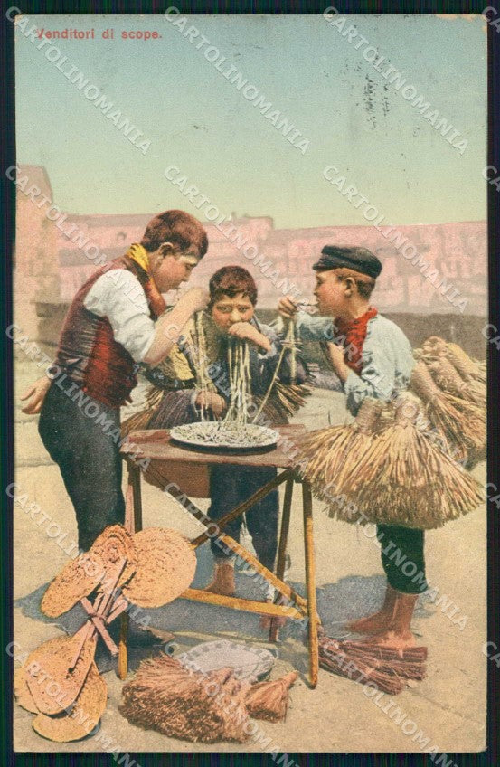 Napoli Città Costumi Mangia Maccheroni Venditori Scope cartolina MX7722 – fronte