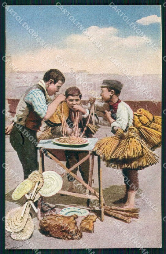 Napoli Città Costumi Mangia Maccheroni Venditori Scope cartolina MX7727 – fronte