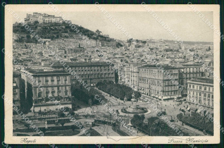 Napoli Città Piazza Municipio Tram PIEGATA ABRASA cartolina MX8089 – fronte
