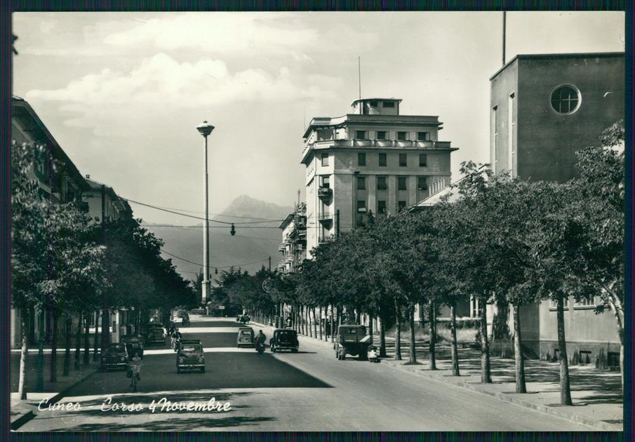 Cuneo città Corso 4 Novembre Auto Foto FG cartolina MZ0772 – fronte