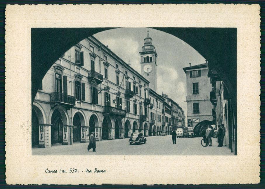 Cuneo città Via Roma Auto ANGOLO ROTTO FG cartolina MZ0820 – fronte