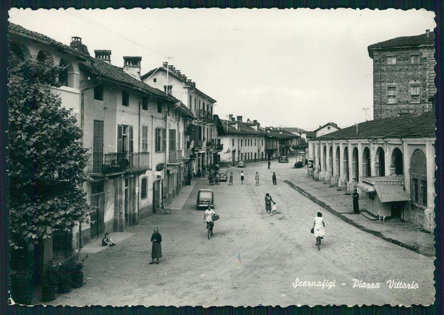 Cuneo Scarnafigi Piazza Vittorio Emanuele Auto Foto FG cartolina MZ1588 – fronte