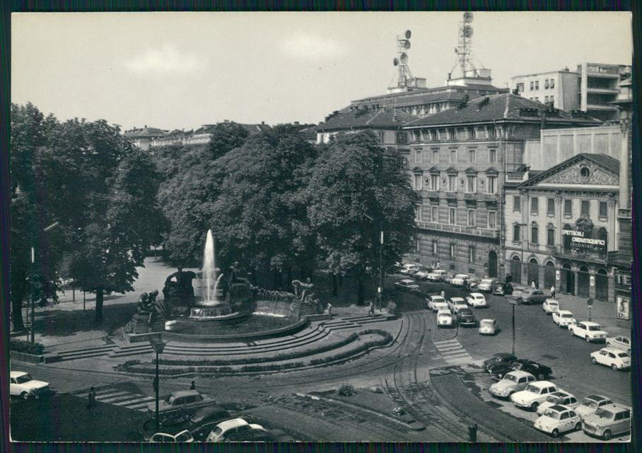 Torino città Piazza Solferino Fontana Auto Foto FG cartolina MZ2430 – fronte