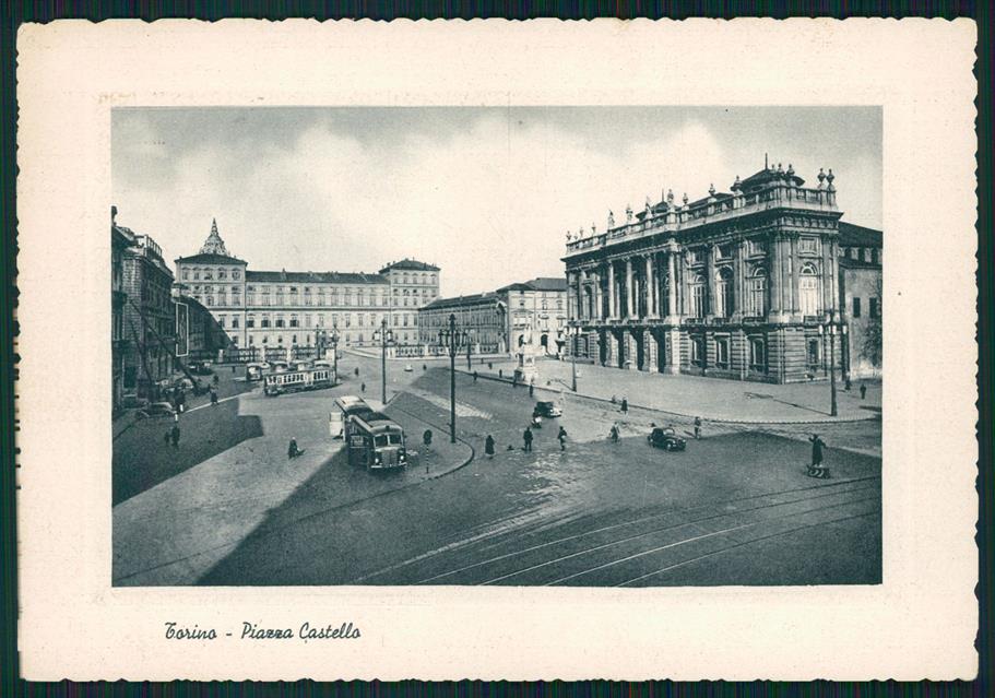 Torino città Piazza Castello Corriera PIEGATA FG cartolina MZ2492 – fronte